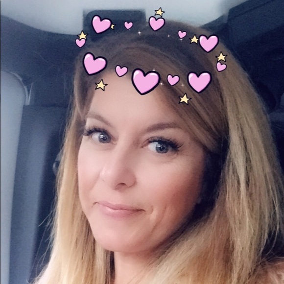 Meet your Posh Ambassador Stephanie - Picture 3 of 6